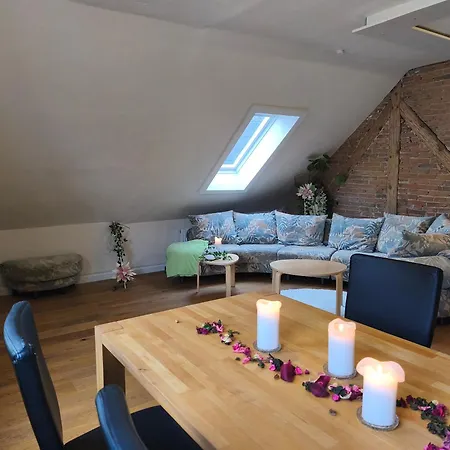 Statt - Individuelle, Gemütliche Dachgeschoßwohnung Zum Wohlfühlen - Im Herzen Oldenburg