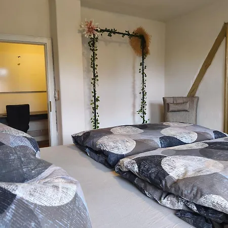 Statt - Individuelle, Gemütliche Dachgeschoßwohnung Zum Wohlfühlen - Im Herzen Apartment