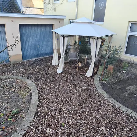 Statt - Individuelle, Gemütliche Dachgeschoßwohnung Zum Wohlfühlen - Im Herzen Apartamento