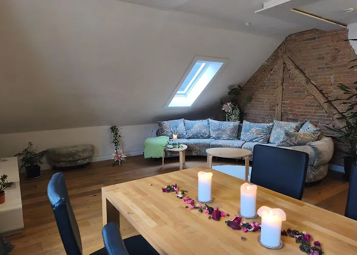 Statt - Individuelle, Gemuetliche Dachgeschosswohnung Zum Wohlfuehlen - Im Herzen Oldenburg